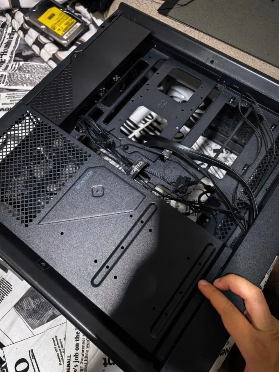 Gabinete Montech HS01 com 05 fans ARGB e controladora - Foto 5