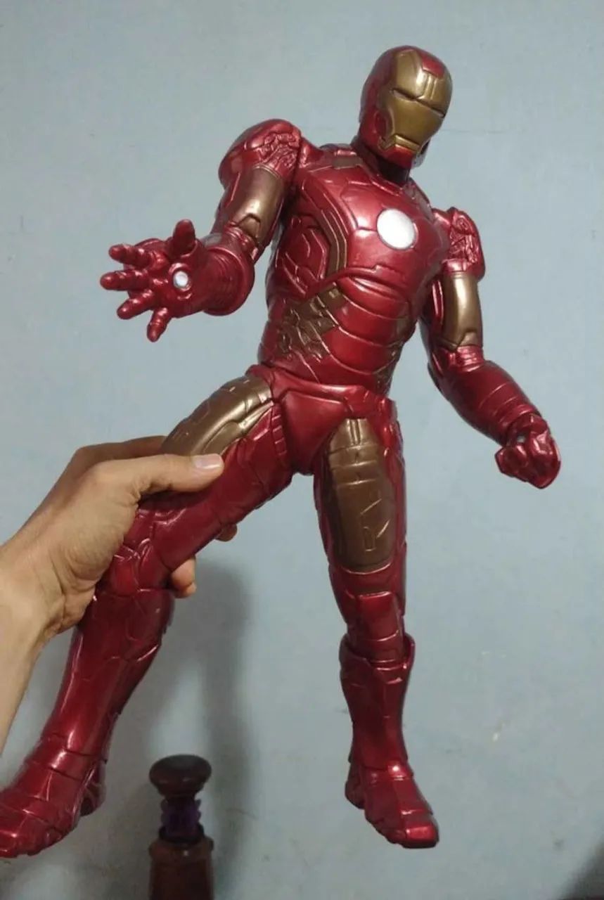 IRON MAN GIGANTE