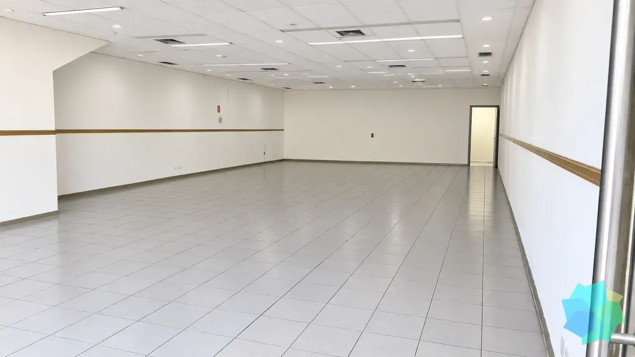 Salão Comercial 180 m² no Centro de Salto  Amplo e Versátil - Foto 3