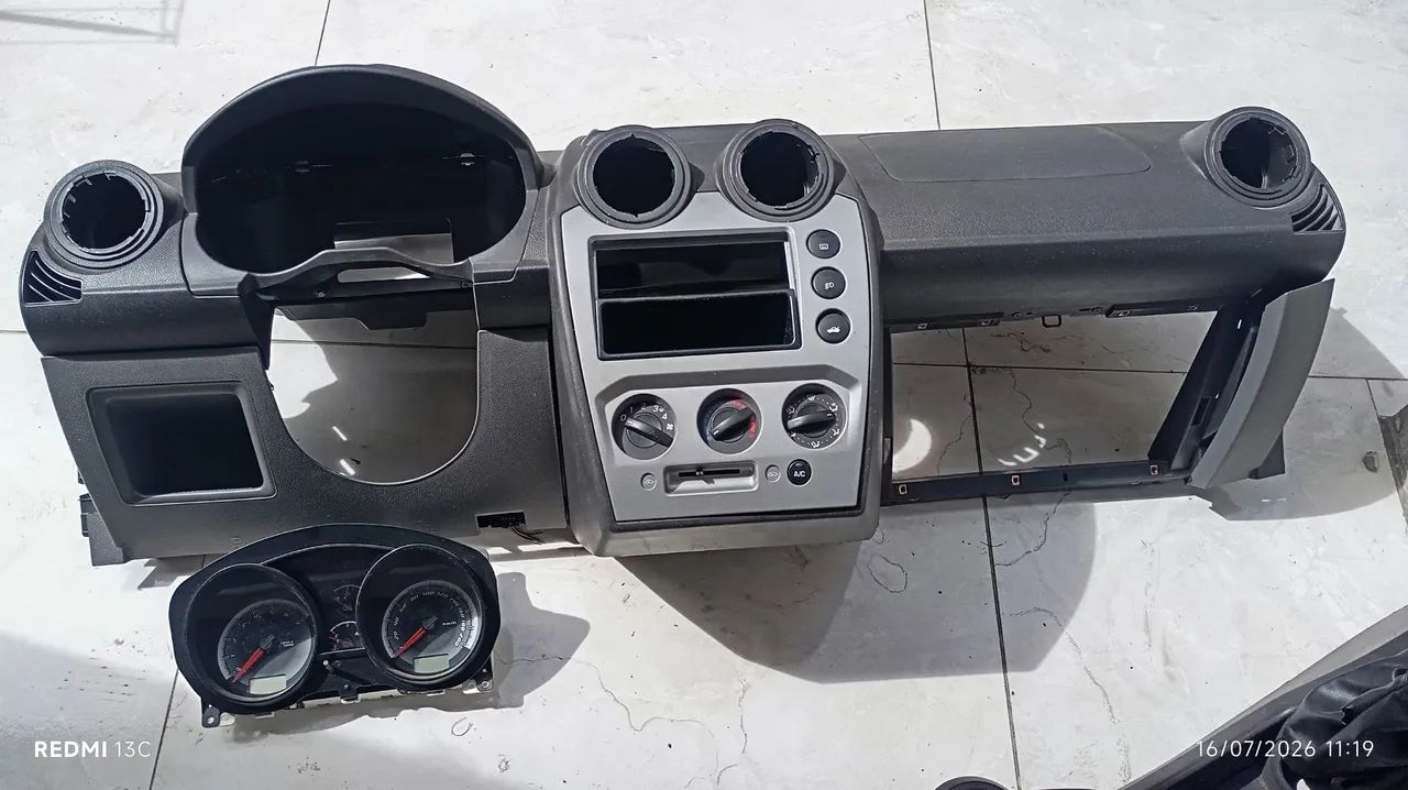Peças do Ford fiesta Zetec Rocam sedan 2013