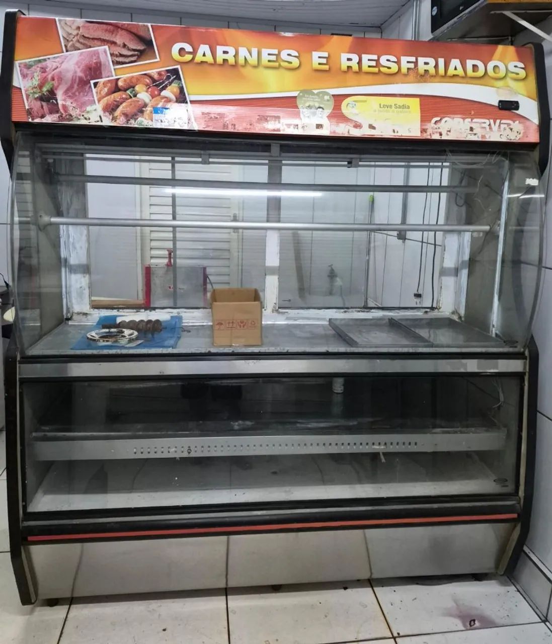 Vende se Balcão vitrine Refrigerado.