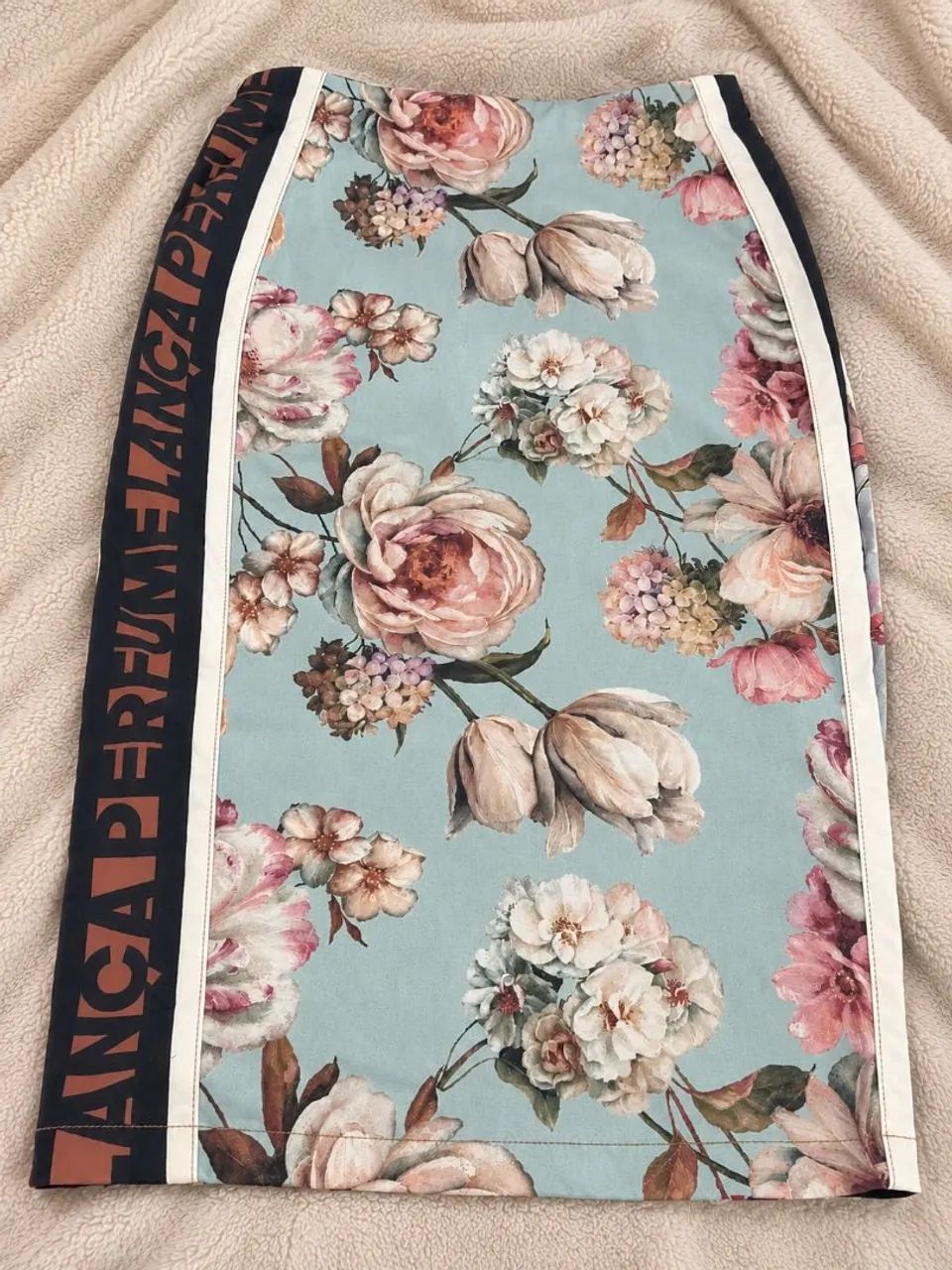 Saia lápis lança perfume. Elegante  - Foto 2