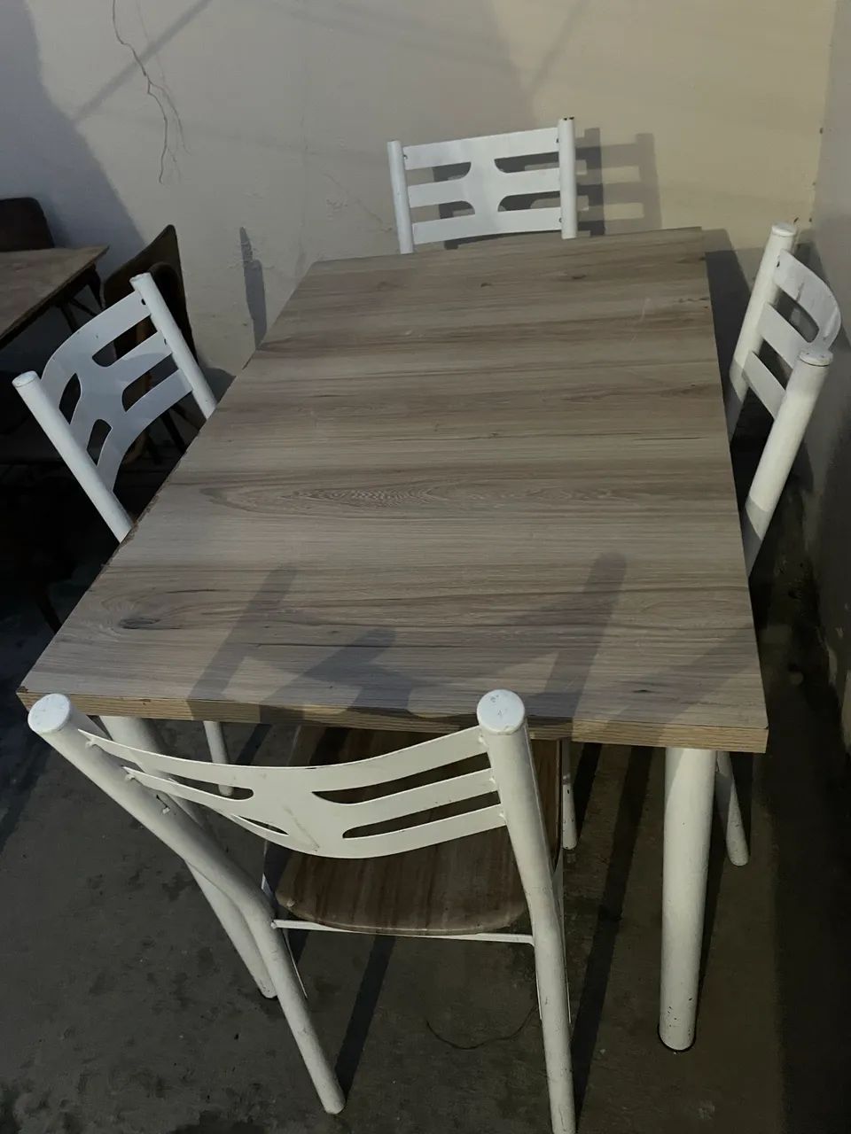 Mesa com 4 cadeiras 