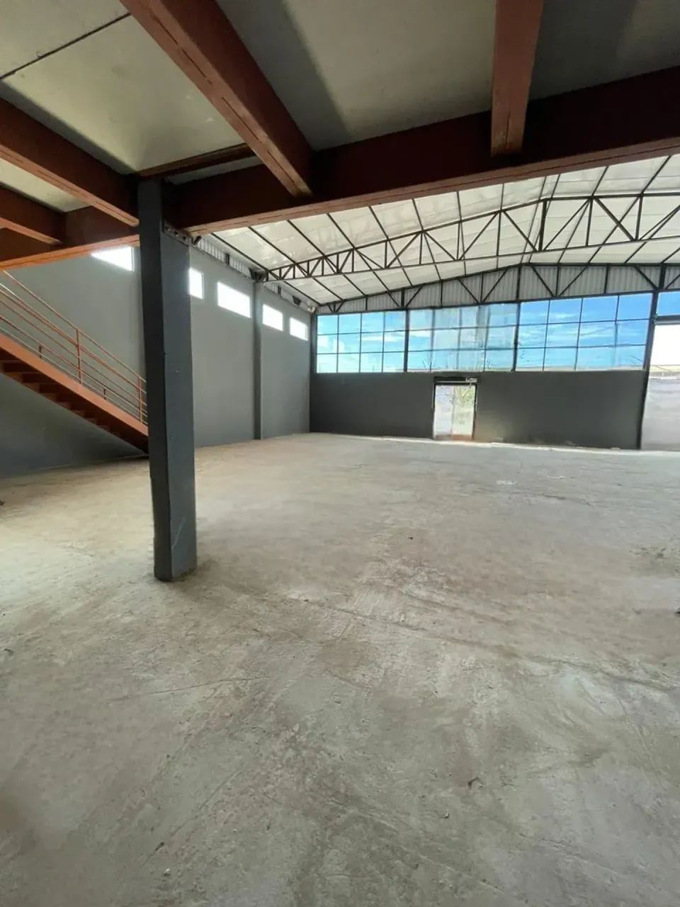 Alugo imóvel comercial com 500m² no bairro Cidade Alta - Cuiabá - MT