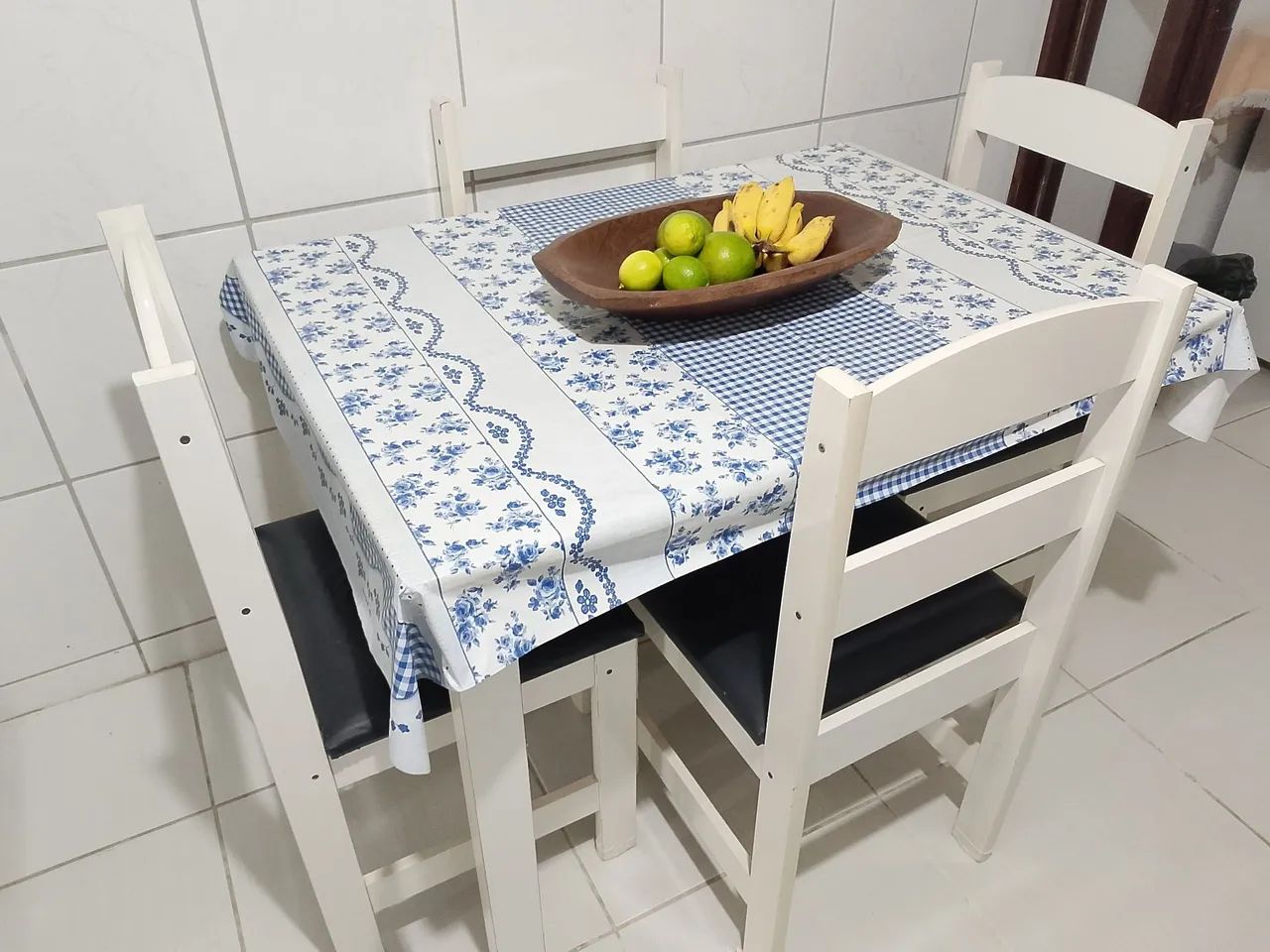 Mesa com cadeiras