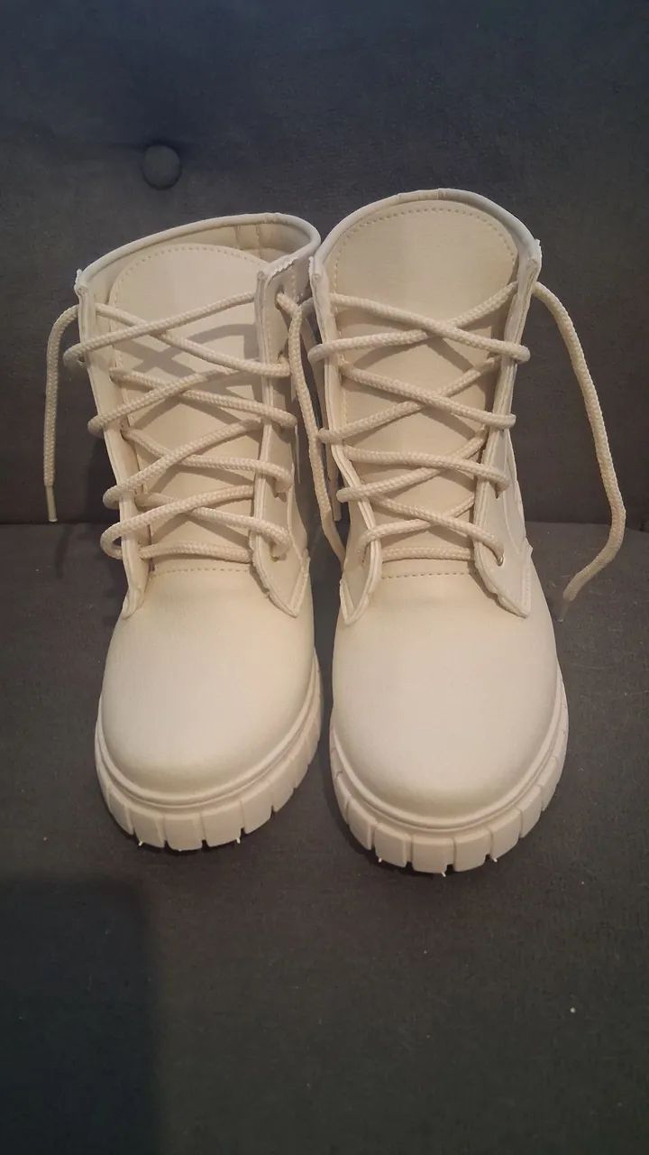 Bota infantil off-white