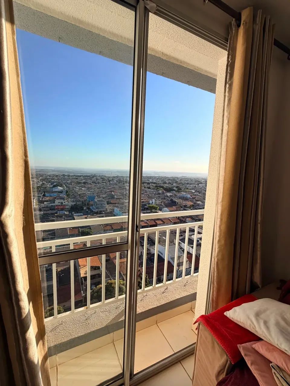 2 QUARTOS COM SUÍTE E VARANDA COM VISTA LIVRE ! - Foto 2