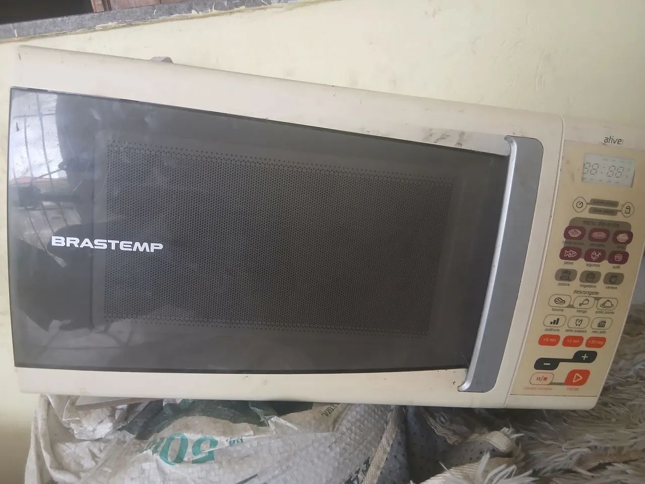 Vende-se microondas para retirada de peças