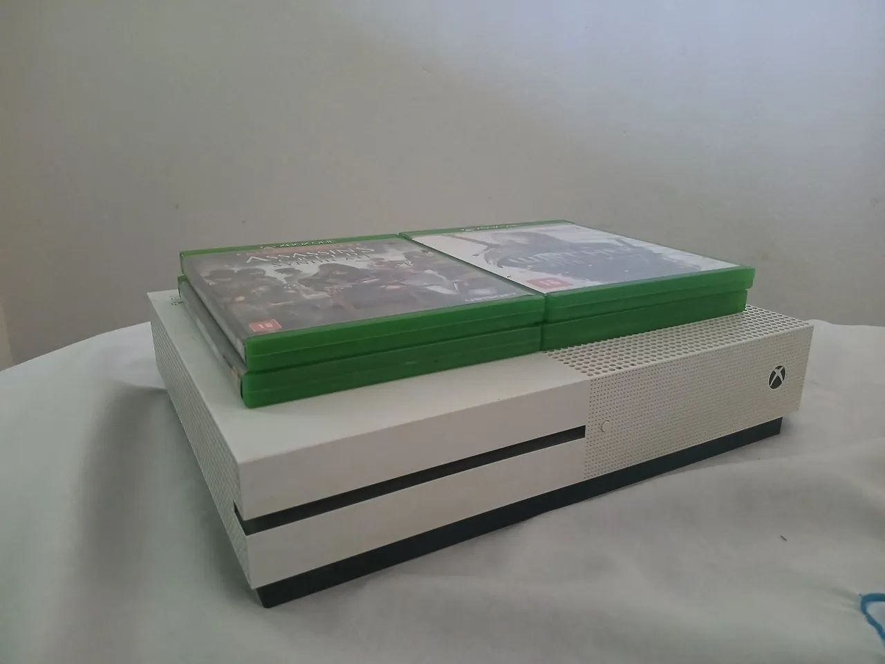 Xbox One S 1TB - Completo e em ótimo estado. - Foto 4