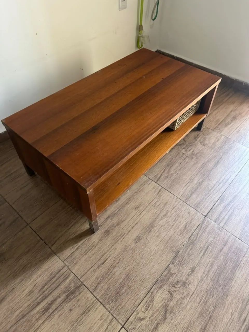 Mesa de Centro 1m x 0,55m x 0,37m Madeira e Pés de Metal - Foto 5