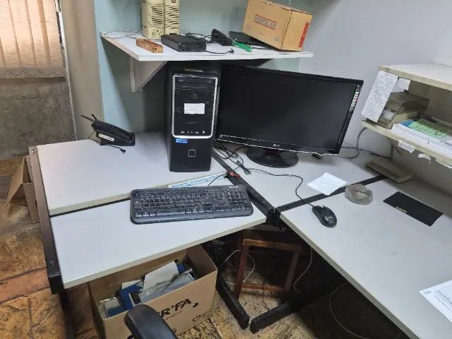 Mesa de escritório em L