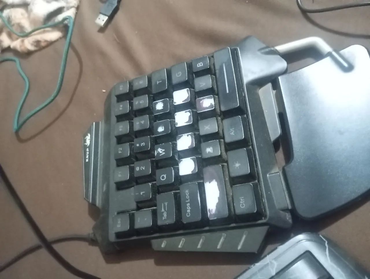 Teclado gamer RGB 