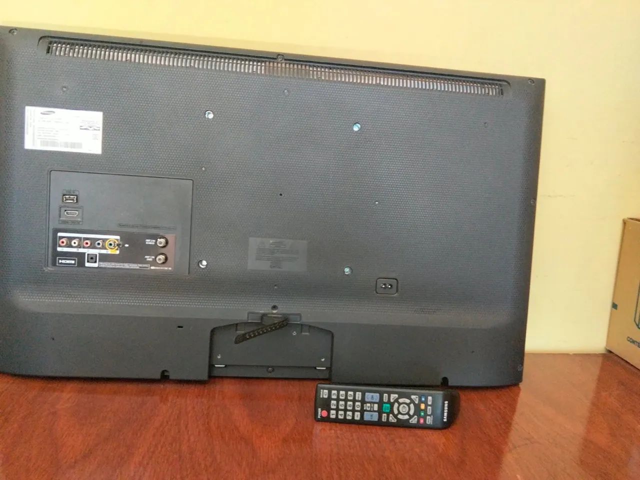 Vende-se televisão Samsung 32 polegadas,com um pequeno risco na tela - Foto 2
