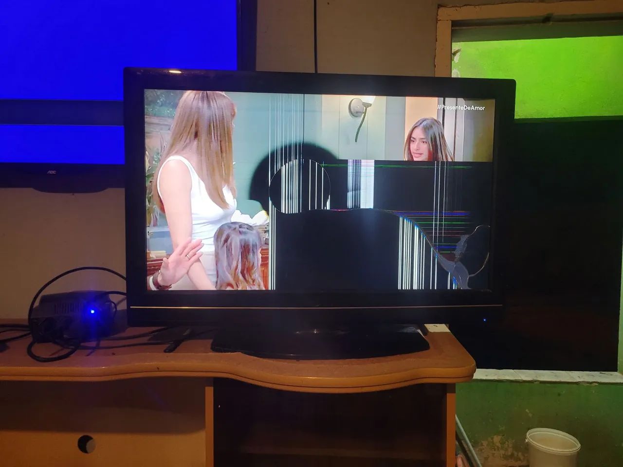 TV AOC 32 (DETALHE)