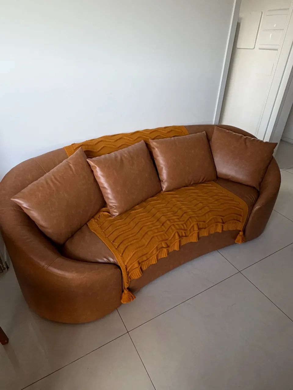 Sofá de couro 3 lugares caramelo  - Foto 3