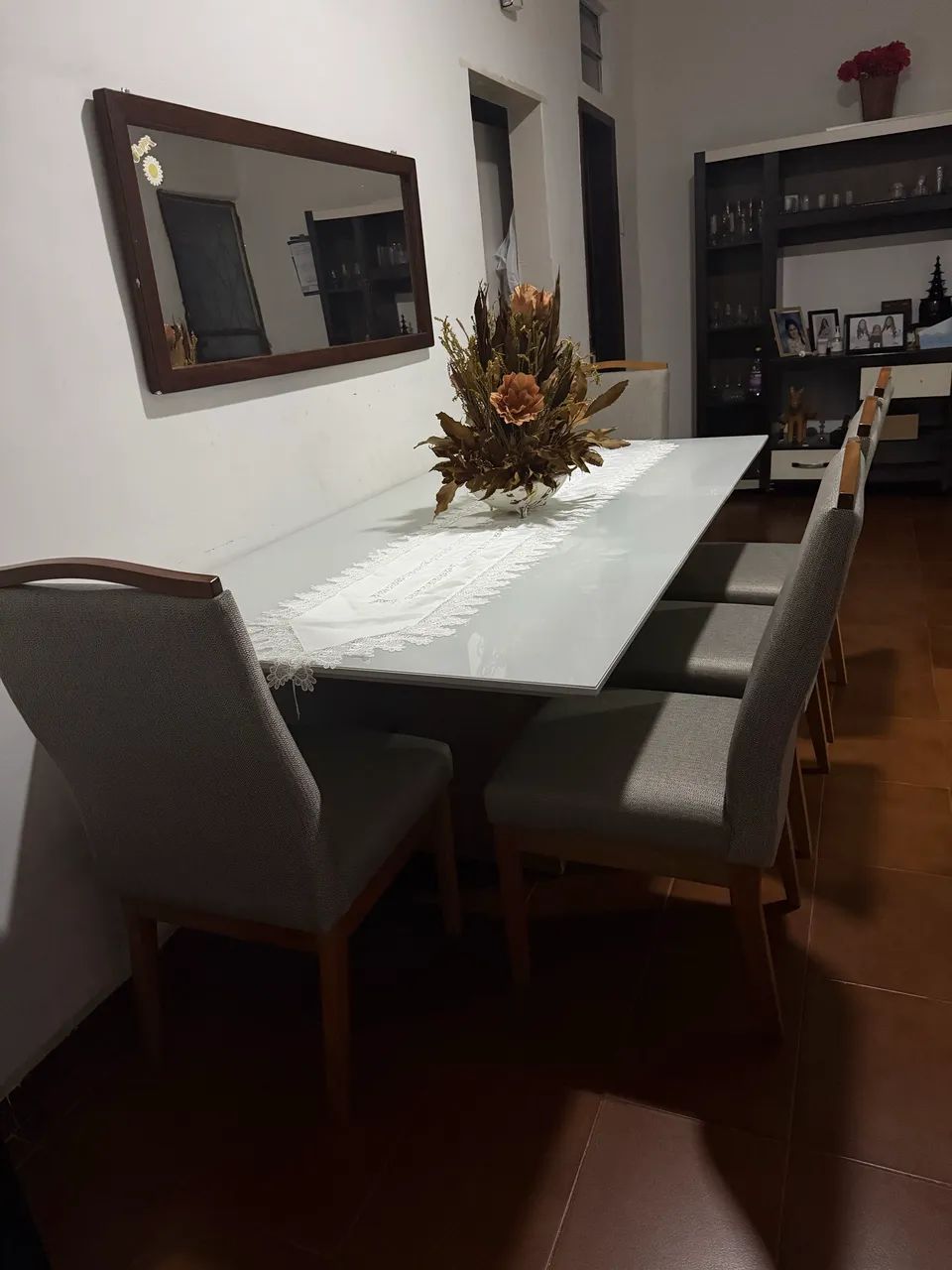 Jogo de mesa novo 8 cadeiras  - Foto 2
