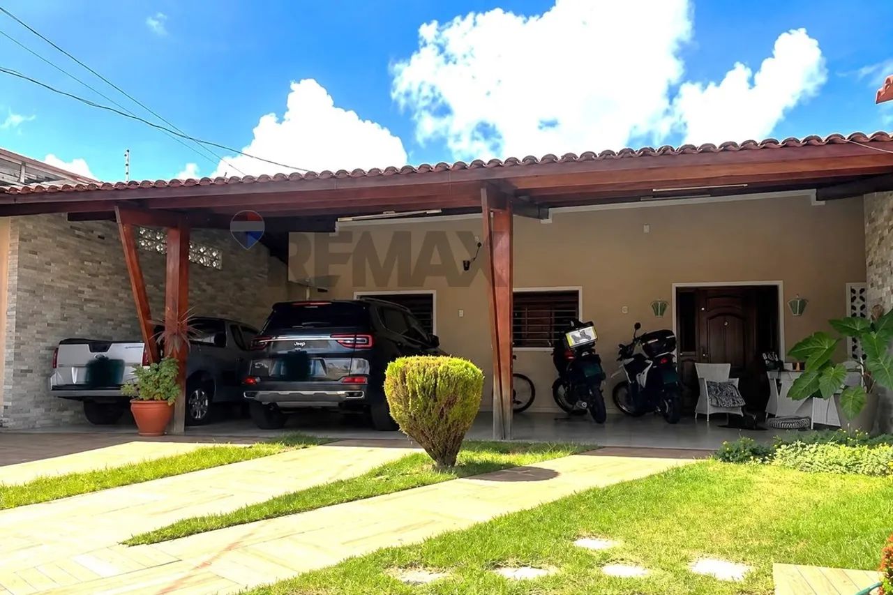 Linda Casa Espaçosa à Venda com 280 m² e Geração de Energia Solar em João Pessoa!