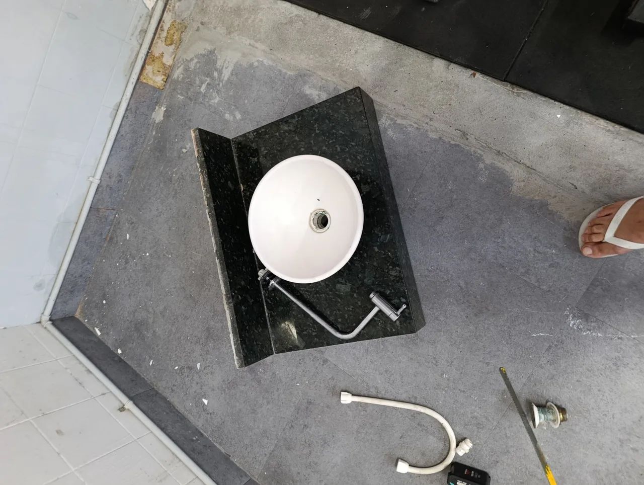 Pia de mármore , com cuba e torneira  - Foto 2