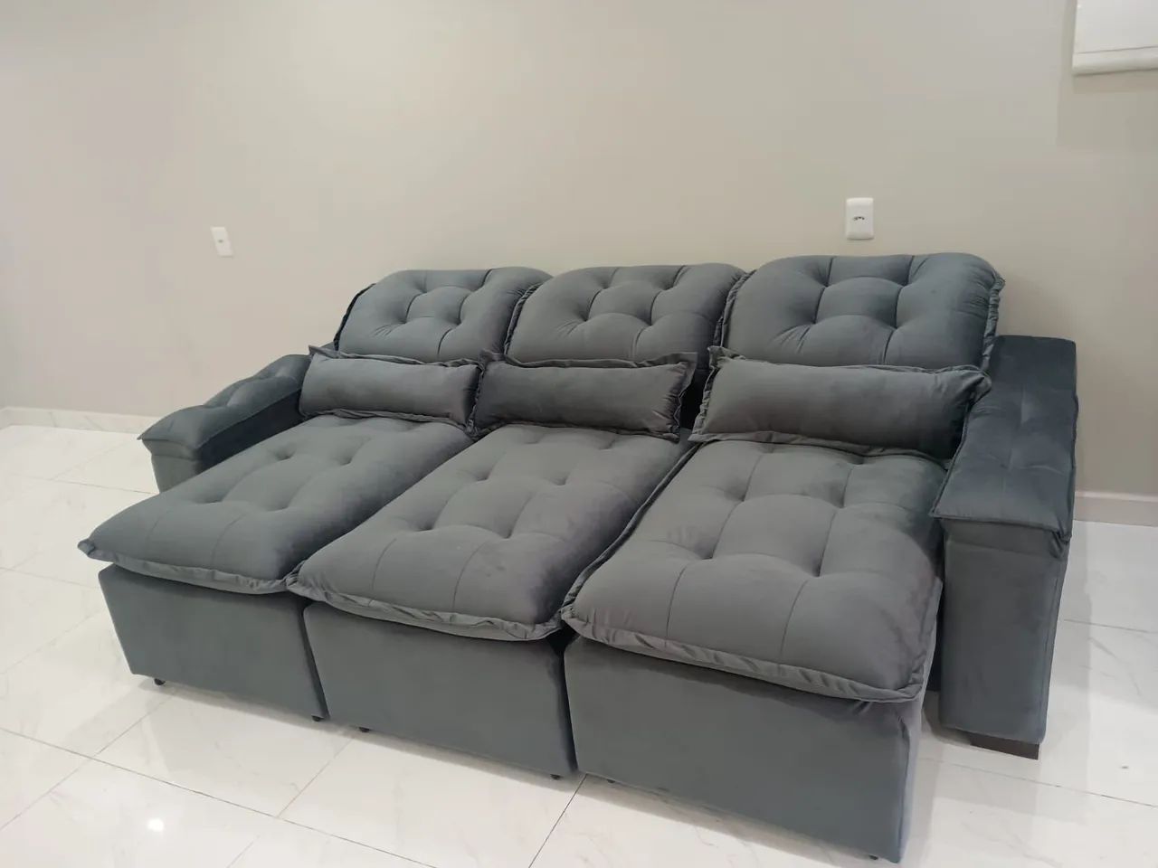 Sofá retrátil reclinável pronta entrega  - Foto 2