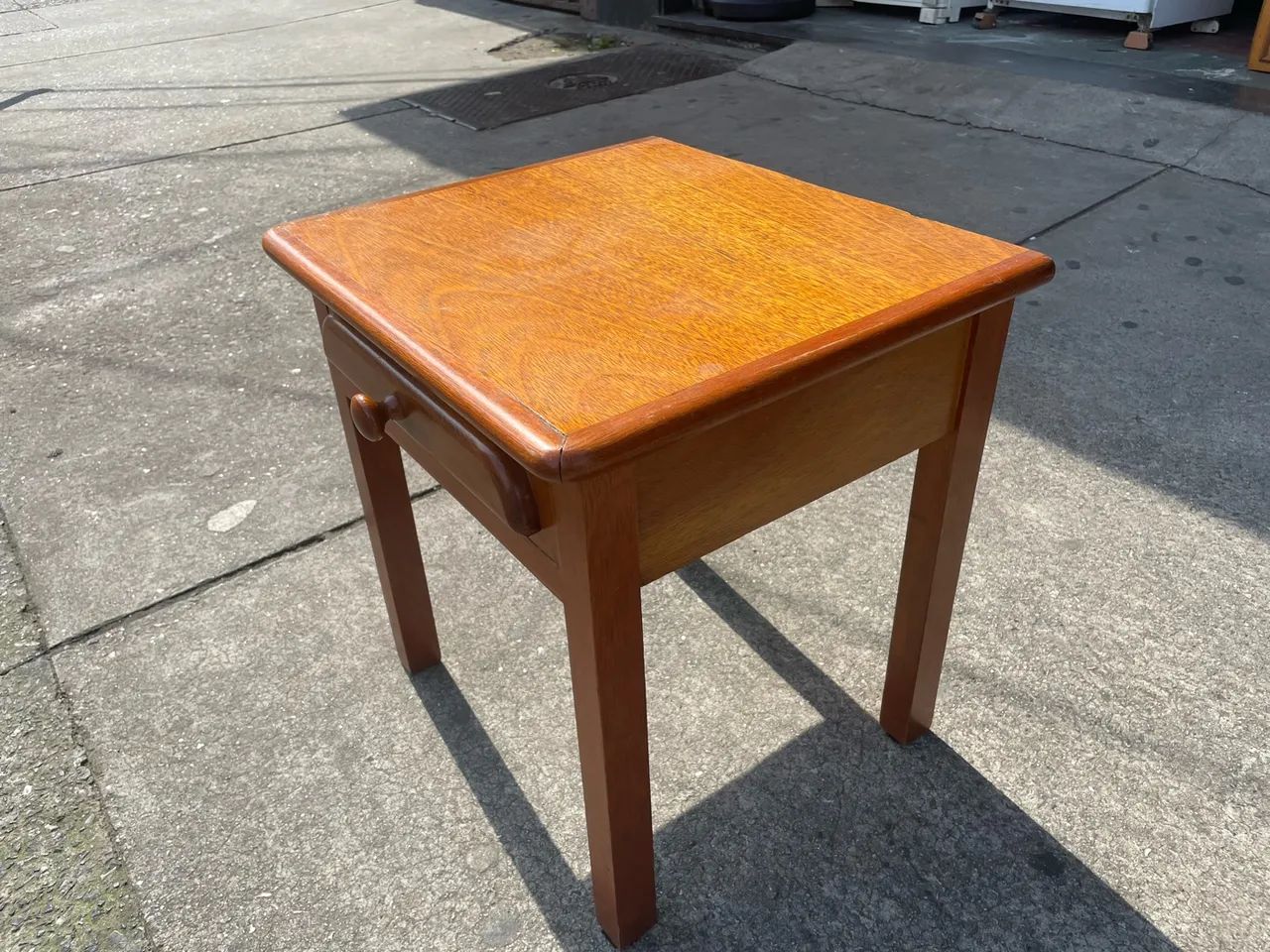 Mesa de cabeceira de madeira castanha - Foto 3