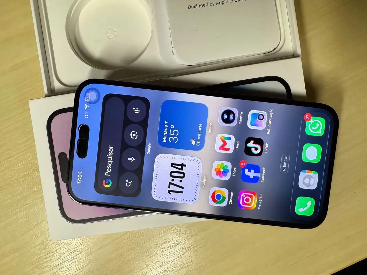 iPhone 14 Pro Max 256GB Roxo, muito bem conservado e com desempenho impecável.