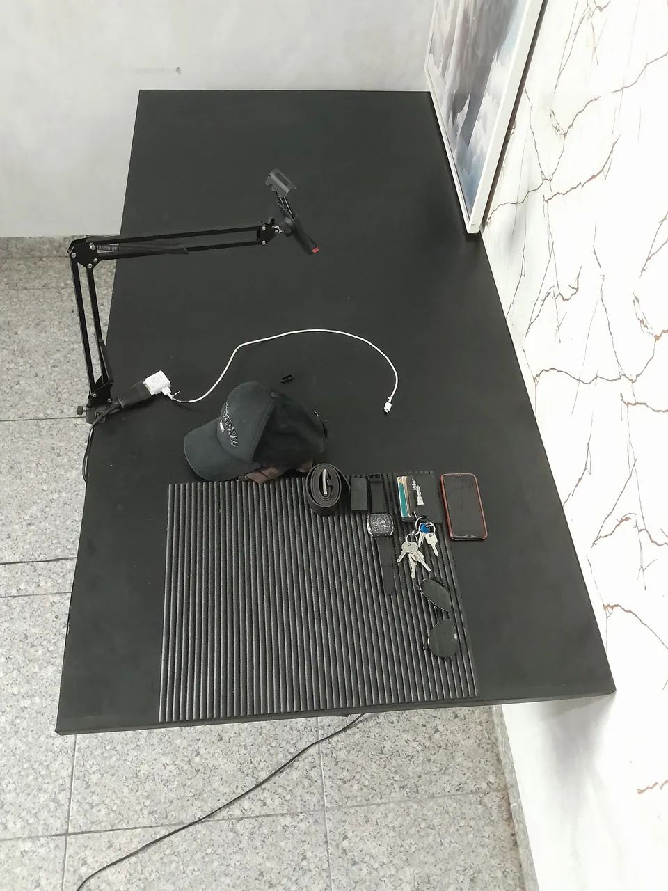 Mesa de escritório grande, preta e robusta (apenas hoje) - Foto 2