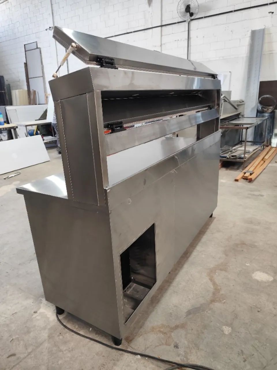 Balcão inox refrigerado com cubas de condimentos, versão 2,00m
