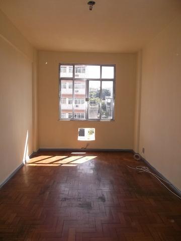 Apt° 2/4, garagem com portão eletrônico e porteiro 24h - Foto 2