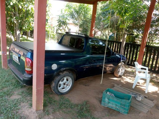 Vende-se ou troca por saveiro - Foto 2