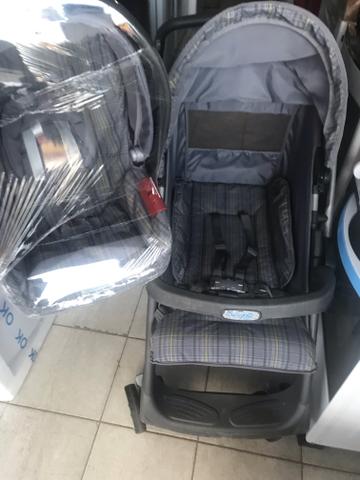 Vendo carrinho com bebê conforto