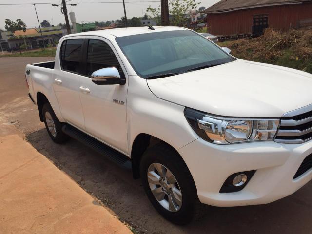 Hilux 17/17 único dono impecável