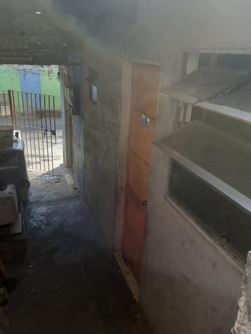 Casa em área livre um comodo com banheiro. - Foto 7