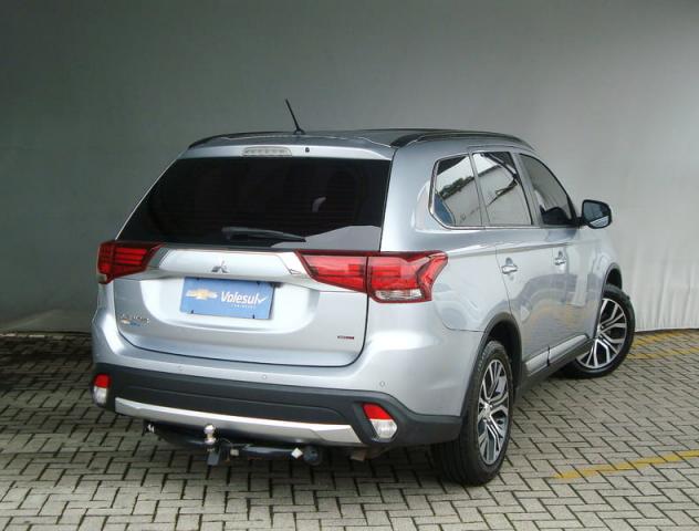 MITSUBISHI OUTLANDER HPE-S 2.2 Diesel 4x4 Aut. - Foto 3