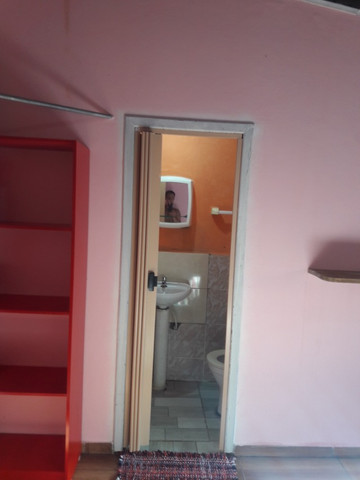 Quarto com suite no centro - Foto 4