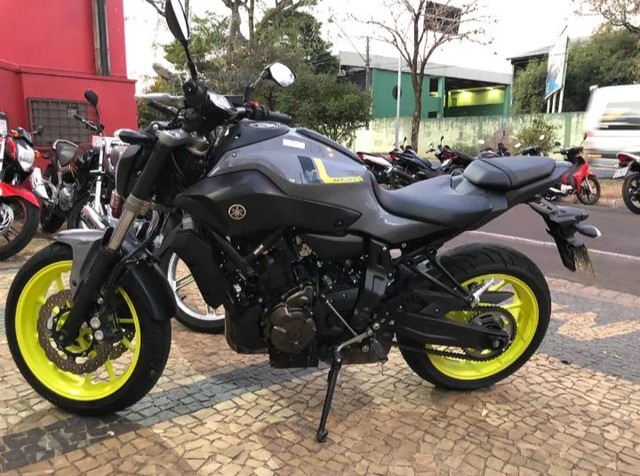 MOTO YAMAHA MT07