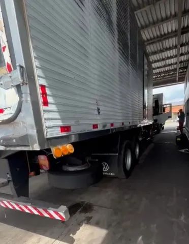 Caminhão Baú Scania P-360 A6x2 - Foto 2