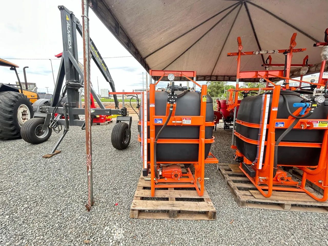 Pulverizador pecuário 600 LTS, bomba de 75, reabastecedor...