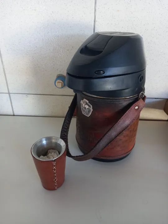 Garrafa térmica de 2 litro com copo - Foto 3