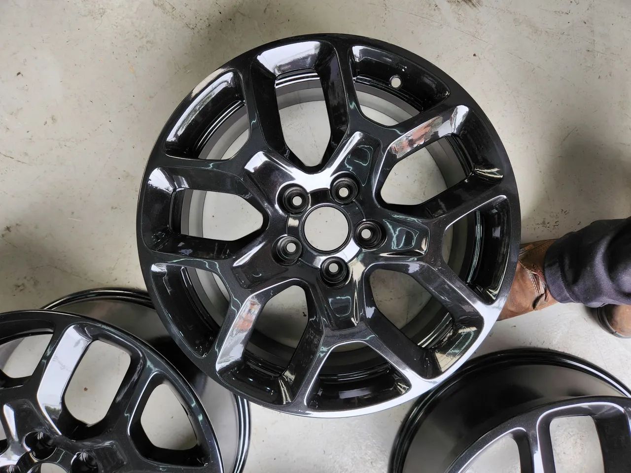Jogo de rodas Renegade Compass aro 17 Furação 5x110 - Foto 6