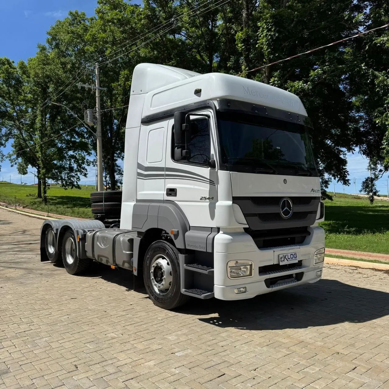 Mercedes-Benz Atego 2544 6x2 - Ano 2014