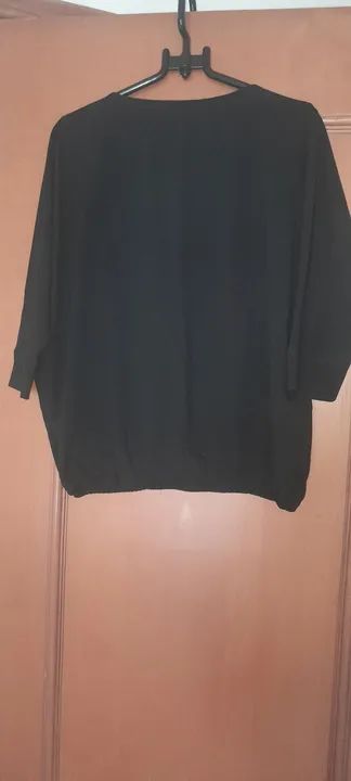 Blusa preta de viscose - Foto 2