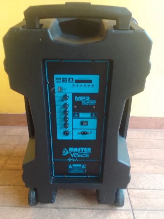 Caixa Master Voice Amplificada 15 Pol. Mv315 com Bateria  - Foto 2