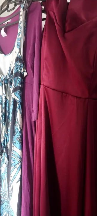 Vendo Brechó completo,balcão,araras,cabides,roupas 