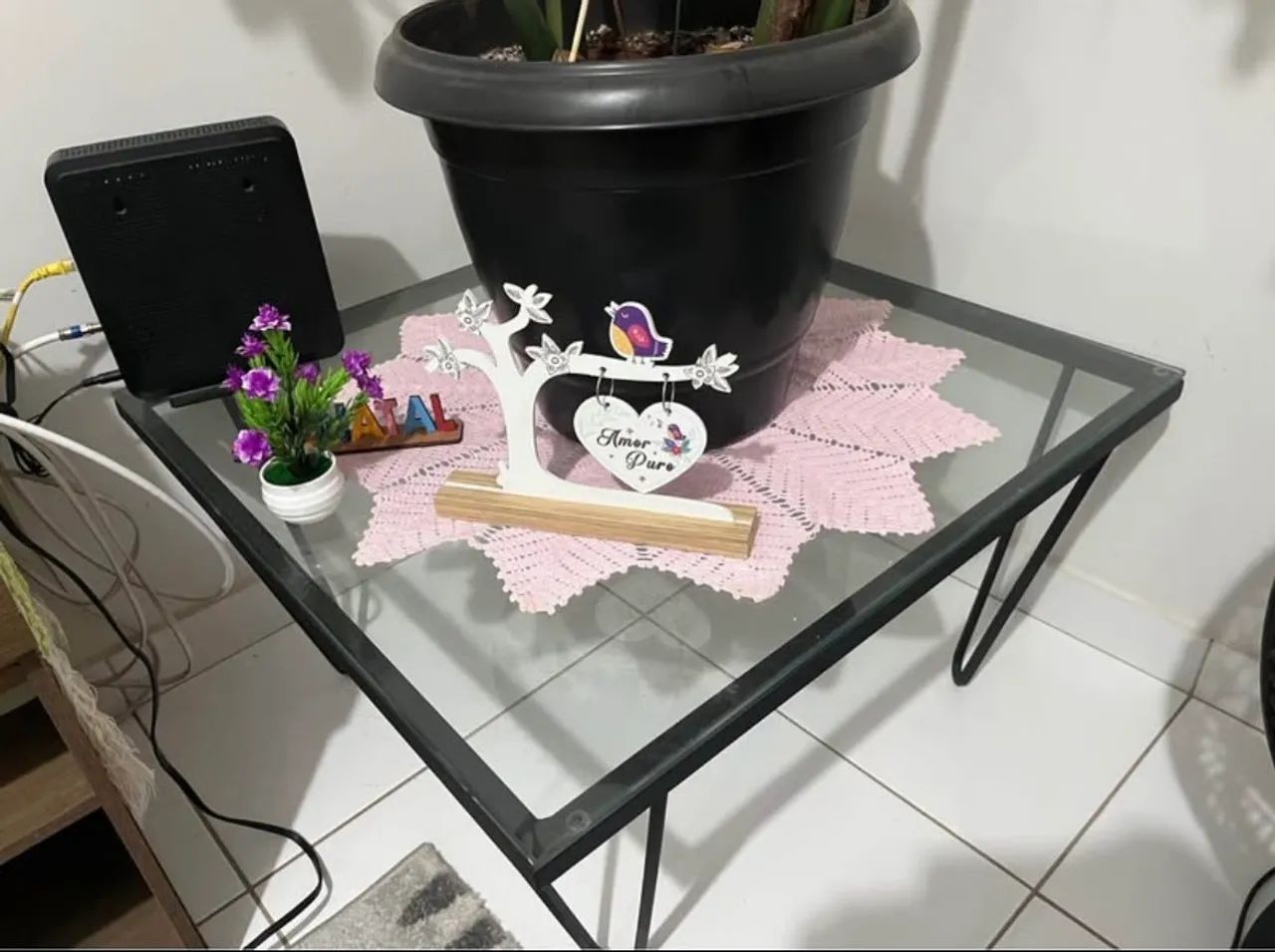 Mesa de Centro com Tampo de Vidro