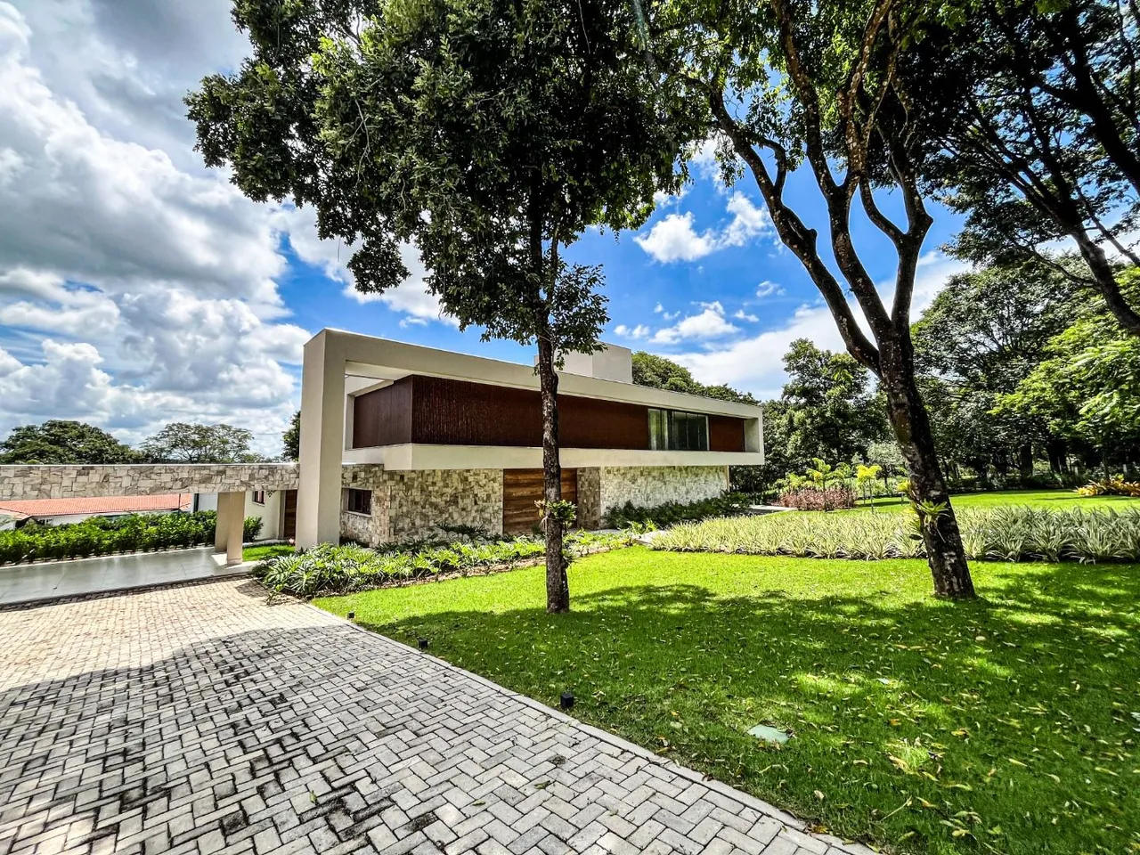 CASA À VENDA EM LAGOA SANTA NO COND. AMENDOEIRAS