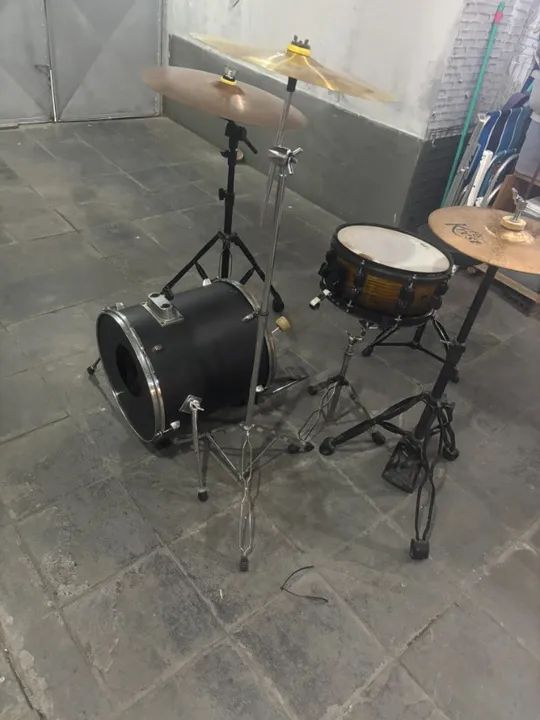 Bateria c bumbo 16" (quase completa) - 1500  LEIA O ANÚNCIO