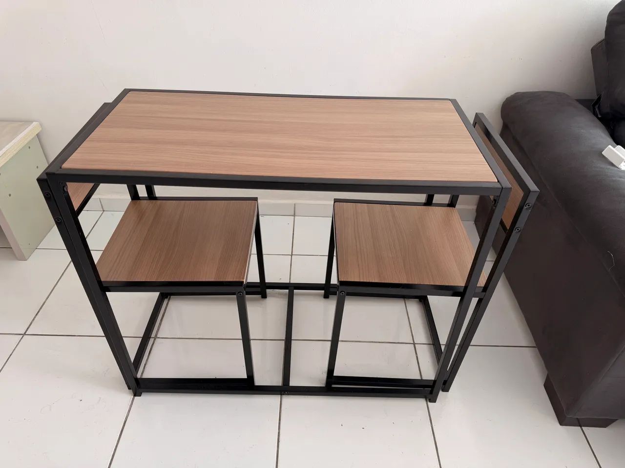 MESA DE ESTUDO COMPACTA COM DUAS CADEIRAS64739715141121122