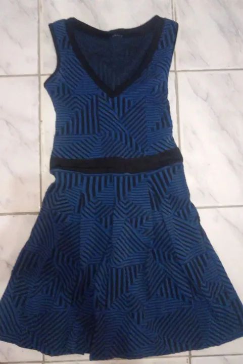 Vestido azul com detalhes em preto - Foto 2