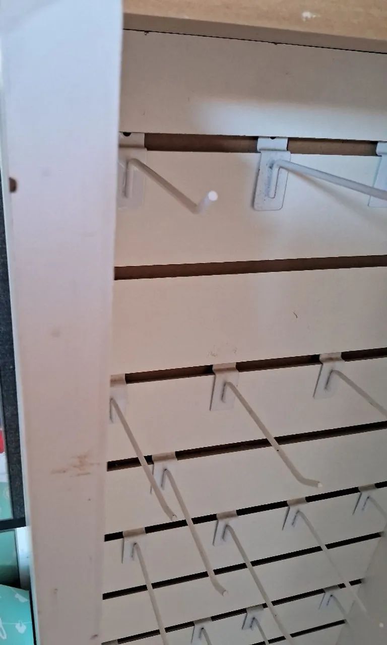Expositor de Parede com Ganchos - Organização e Praticidade - Foto 2