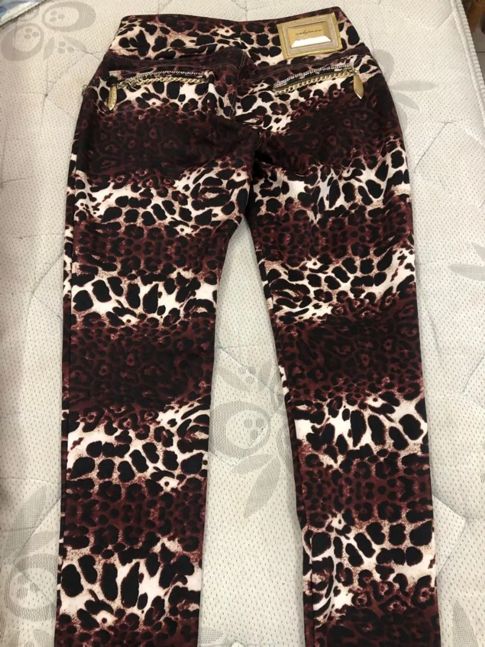 Calça tigrada com correntes e Strass N40/42